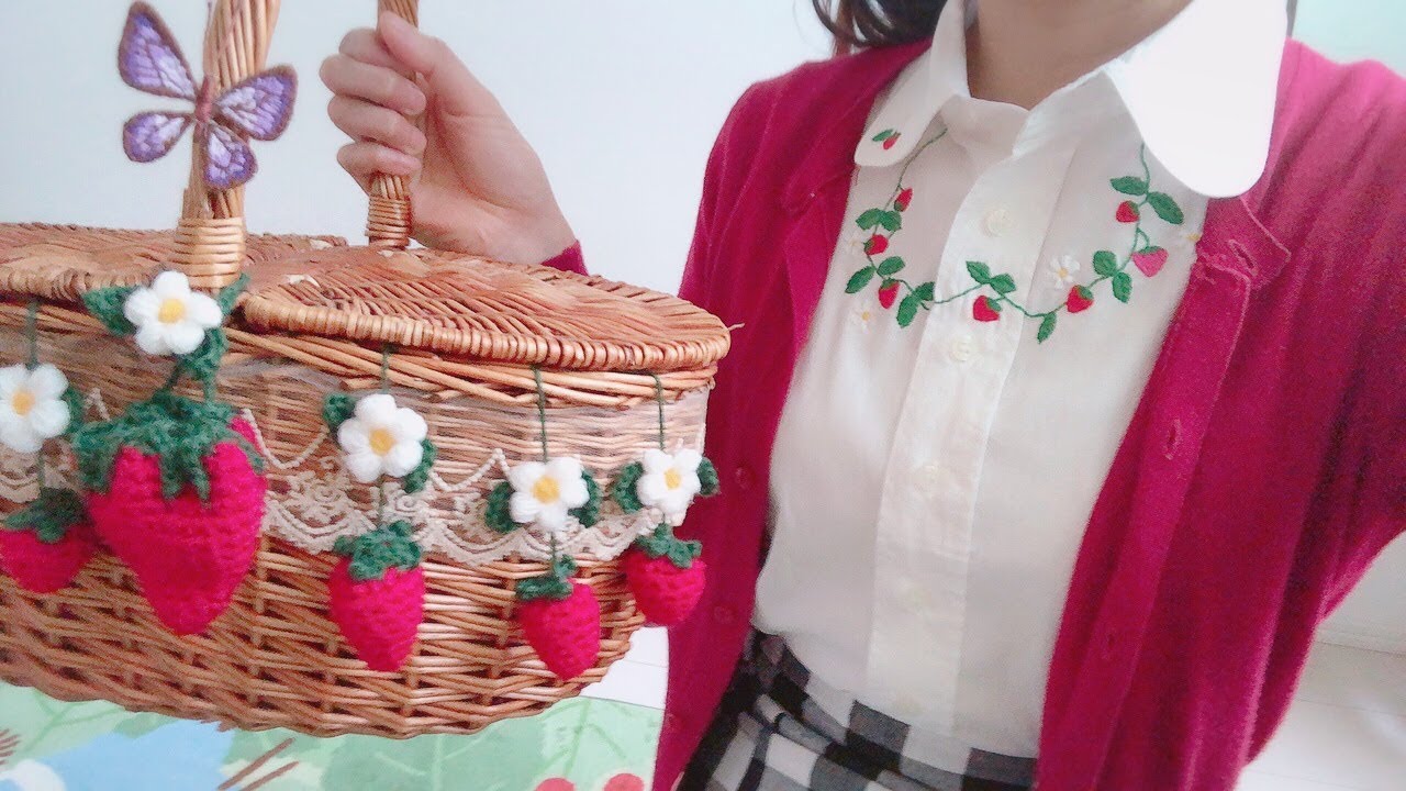 シャツにいちごの刺繍をしました☆