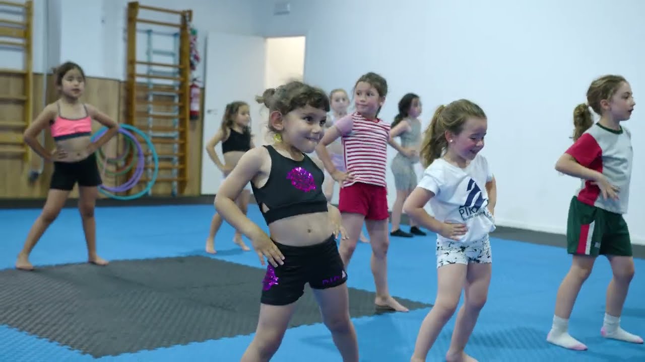 ASÍ SON NUESTRAS CLASES DE ACROBACIA