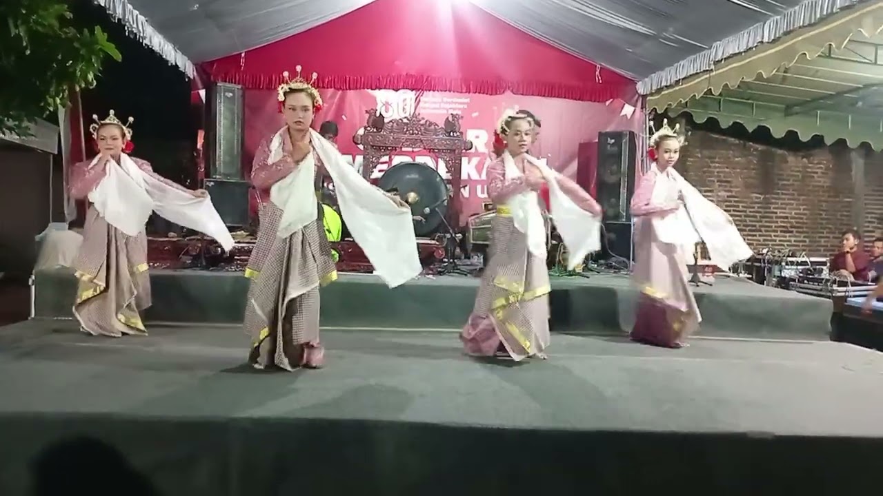Tari gambyong mari kangen by amel dkk