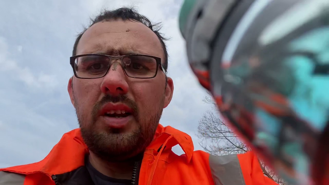 Fighting with a heavy fish plate magnet fishing