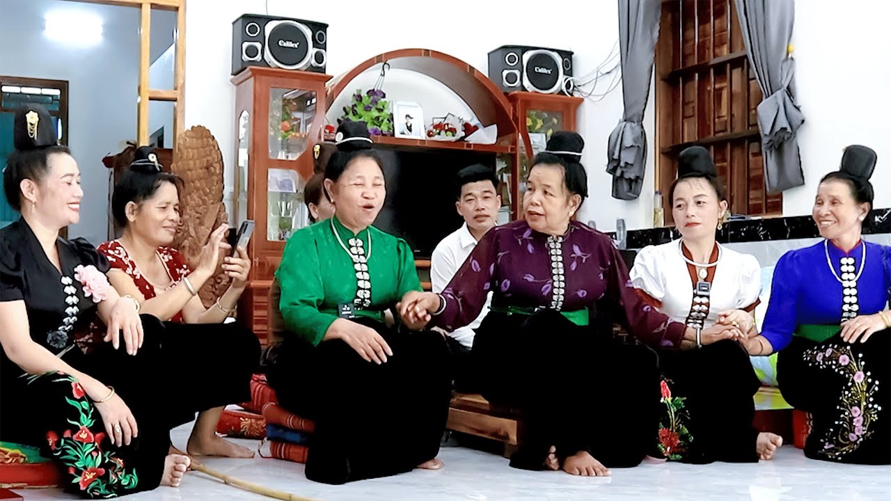 [Hát Thái] Màn trình diễn hát thái ấn tượng khiến khán giả trầm trồ khi nghệ sĩ đến thăm Mường Giôn