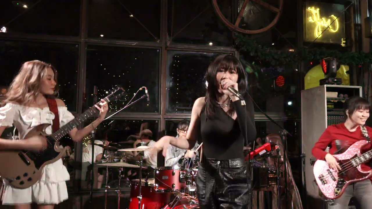 ALIZ Live at 31-Dec-23 Countdown @EST.33 The Nine