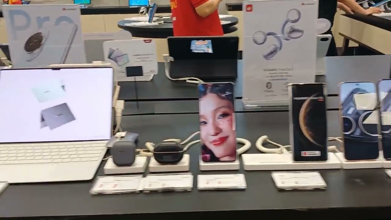 ERAFONE X HUAWEI only Erafone Mall Botani Square Bogor , Ketemu langsung sama Dino disini 