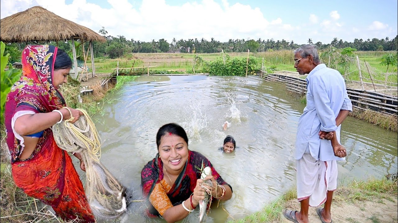 ঘরের পুকুরে সাঁতার কেটে মাছ ধরলাম,আলু পটল দিয়ে মাছের ঝোল আর কাঁচকলার বড়া রান্না করলাম||fish curry