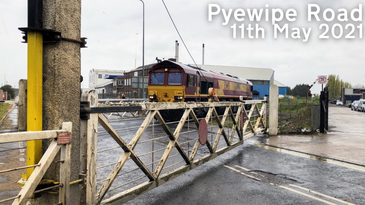 *Rare* Pyewipe Road Level Crossing (11/05/2021)
