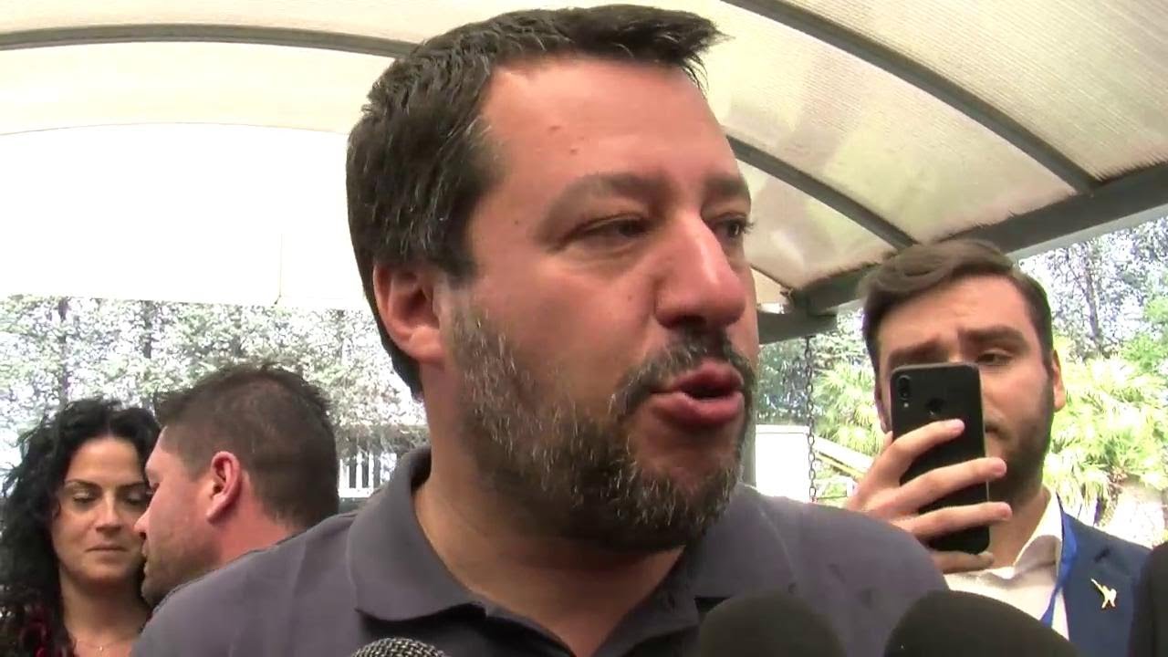 Roma, Salvini contro Raggi: 