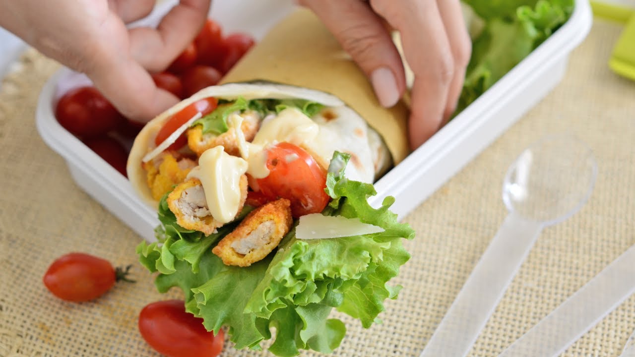 Wrap con pollo croccante cotto al forno