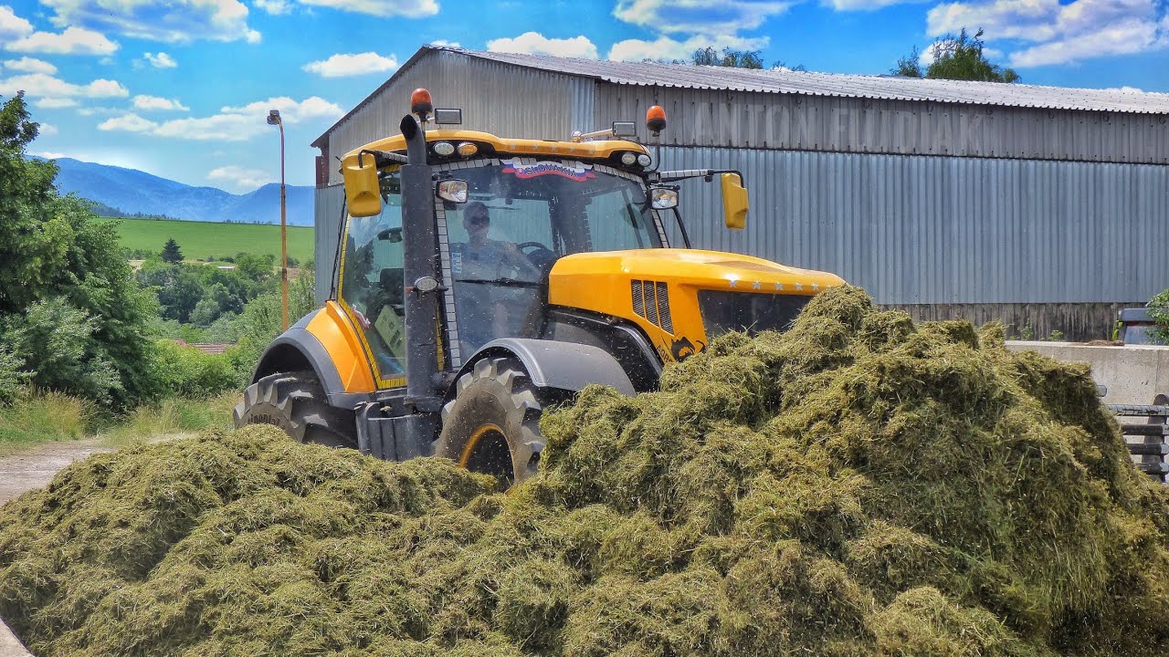 Pr&aacute;ce na jame: JCB Fastrac 8250, Tatra 815, JCB  3230, Case  IH 195 cvx, New Holland T7. 290