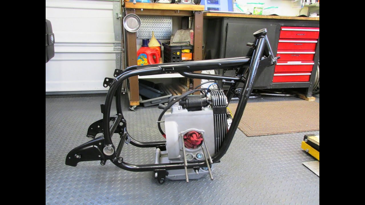 1983 BMW R100RS Install The Engine In The Frame