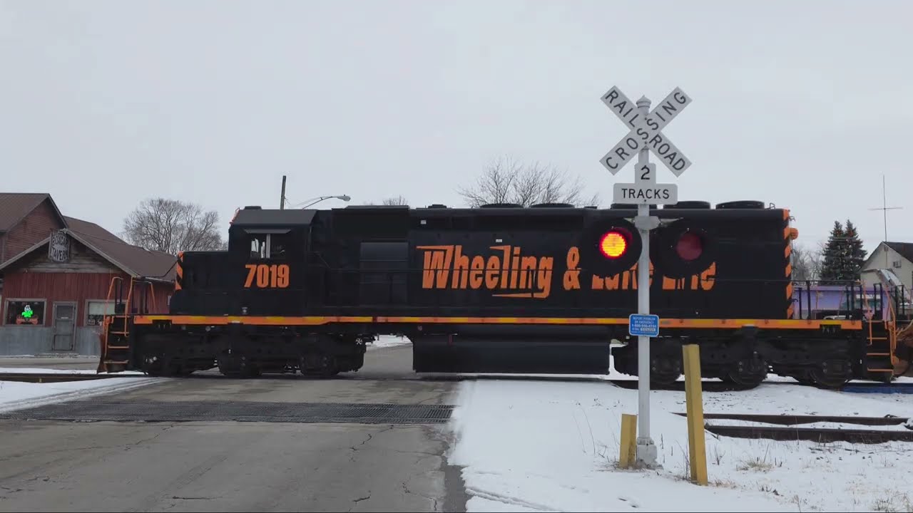 W&LE 7019 Leads Local East | 7th St. Railroad Crossing, Upper Sandusky, OH