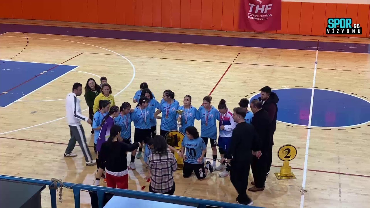 AKSARAY GENÇ A KIZ FUTSAL TURNUVASI ÖDÜL TÖRENİ