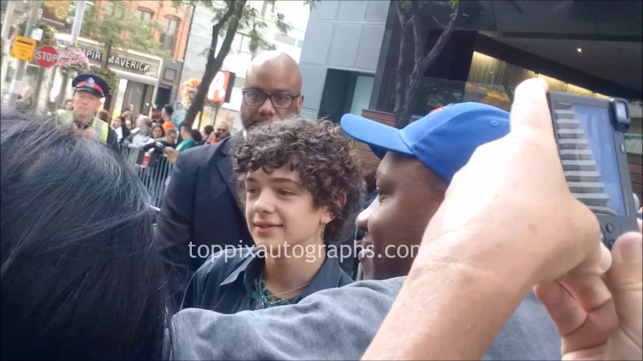 Noah Jupe signs autographs for TopPix