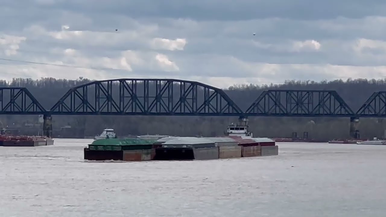 M/V Tennessee stops and begins to dock 