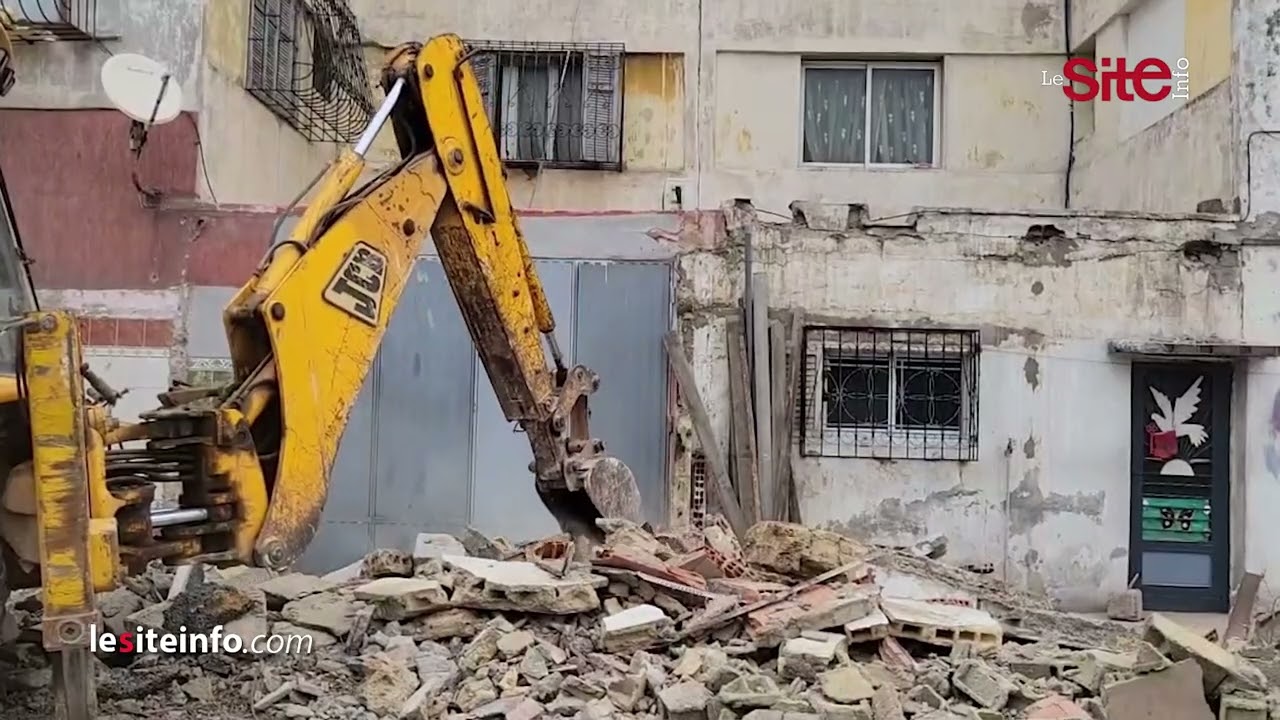 سلطات البيضاء تواصل عملية تحرير الملك العمومي وهدم العديد من المنازل العشوائية