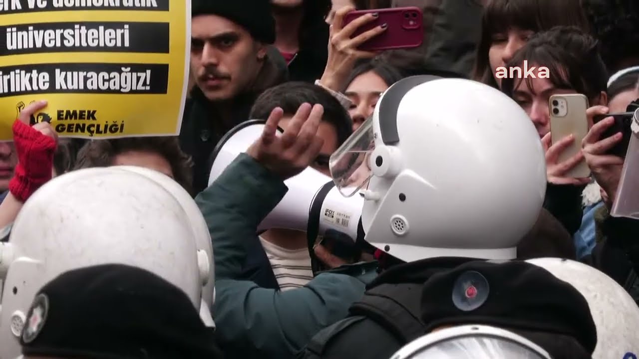 İstanbul Üniversitesi öğrencileri, Ekrem İmamoğlu'nun diplomasının iptal edilmesini protesto ediyor