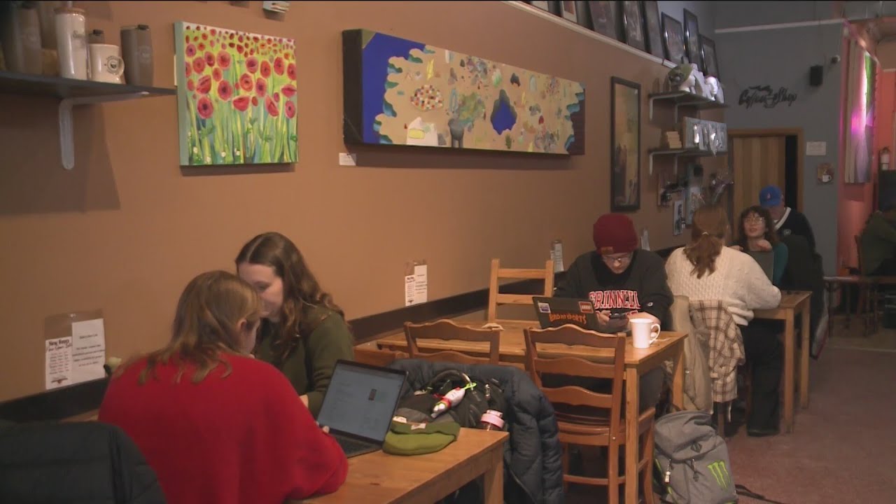 Grinnell College students using dining dollars at local businesses boost downtown's economy