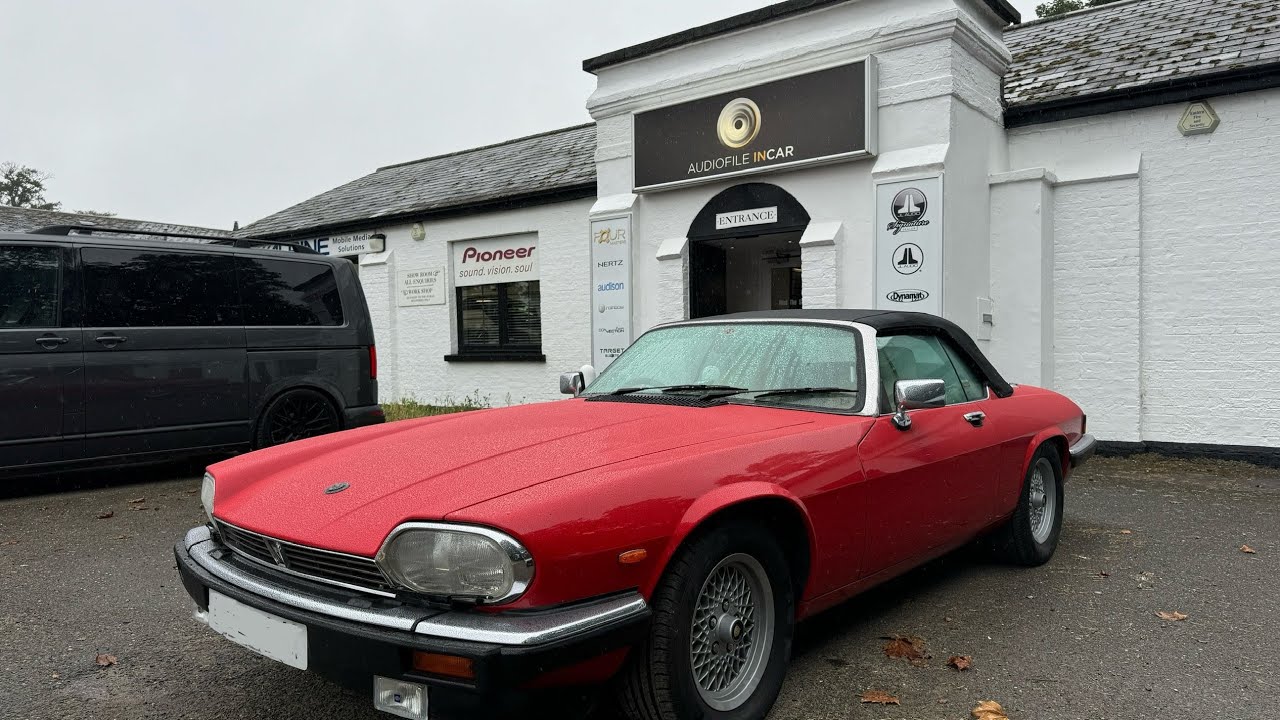 Jaguar XJS Apple Carplay? No Problem.