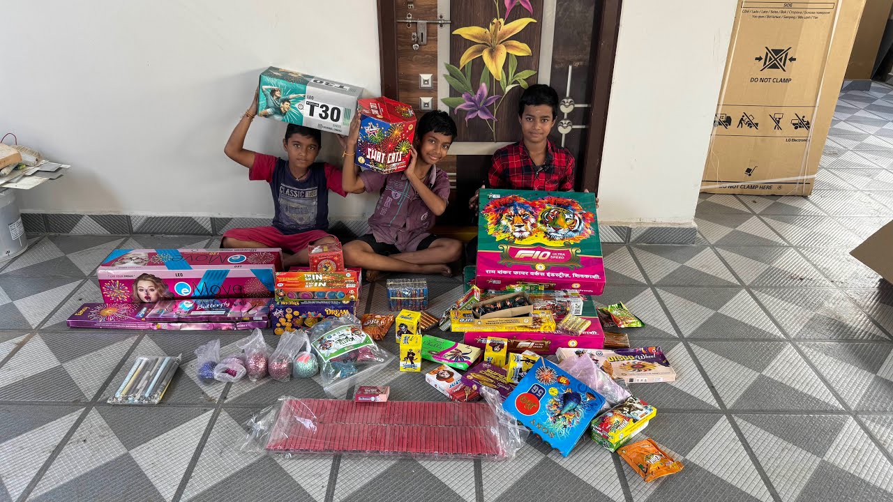 Diwali crackers unboxing by our chinna, chaitu and karthik Diwali Blast #trending #supportmychannel