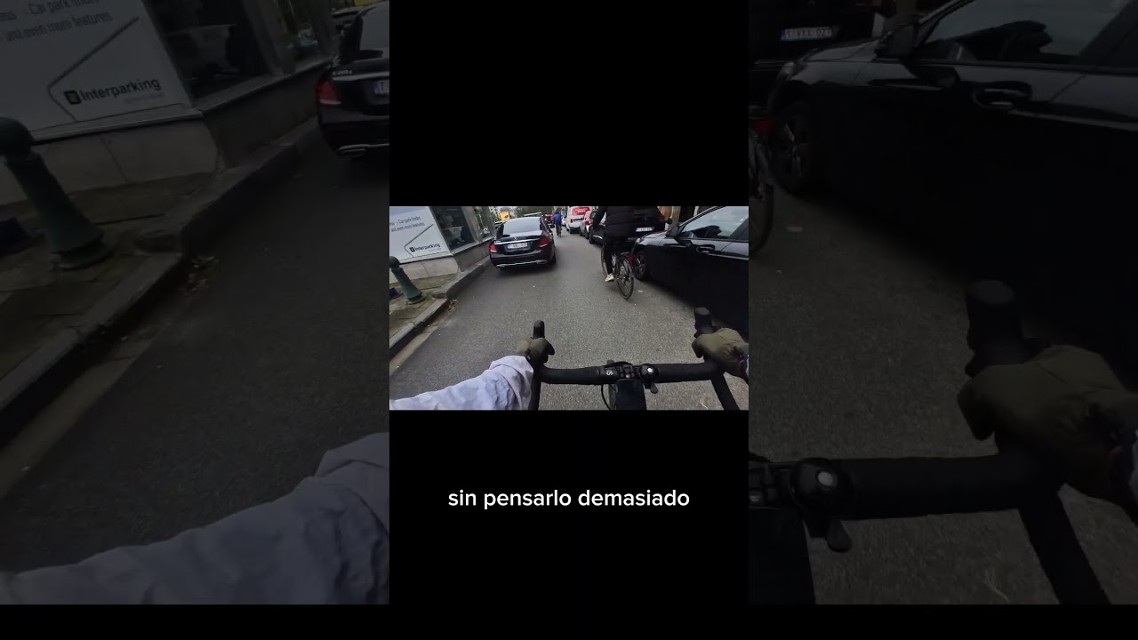 &iquest;Adelantar&iacute;as aqu&iacute;? Solo en bici se puede 🚴&zwj;♂️💨 #ciclistaurbano #ciclismourbano
