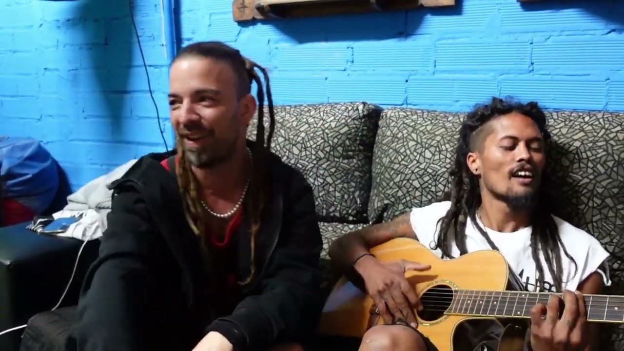 Ind&oacute;mito & Radikal Ika una guitarra 🎸y muchos destinos🌏 (xilum.musica)