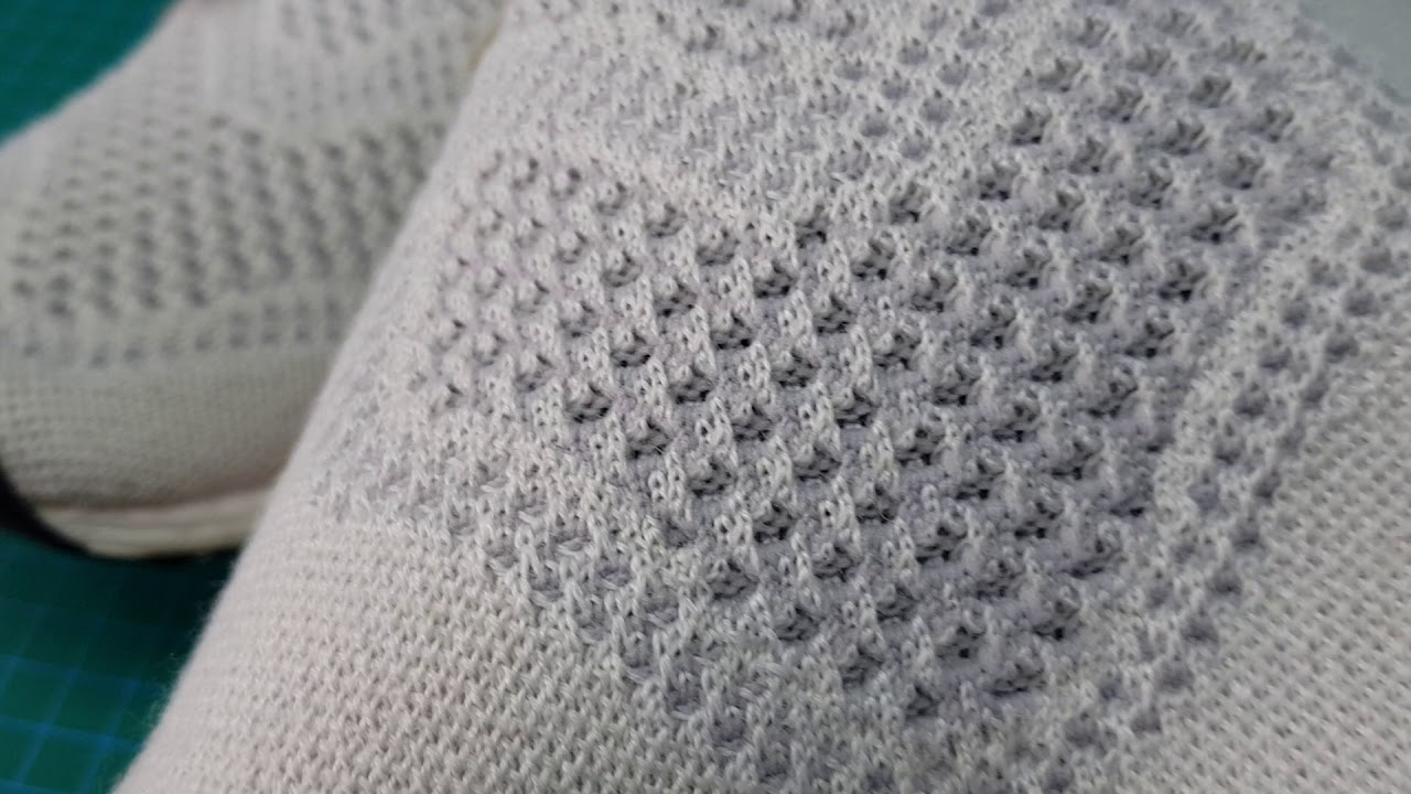 Comparison, Retails vs Reps, Cream Chalk Ultra Boost (AQ5559)