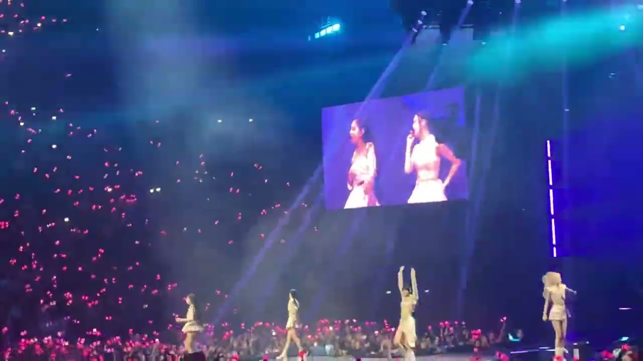 BLACKPINK - Lovesick Girls @ Accor Arena, Paris, 221211