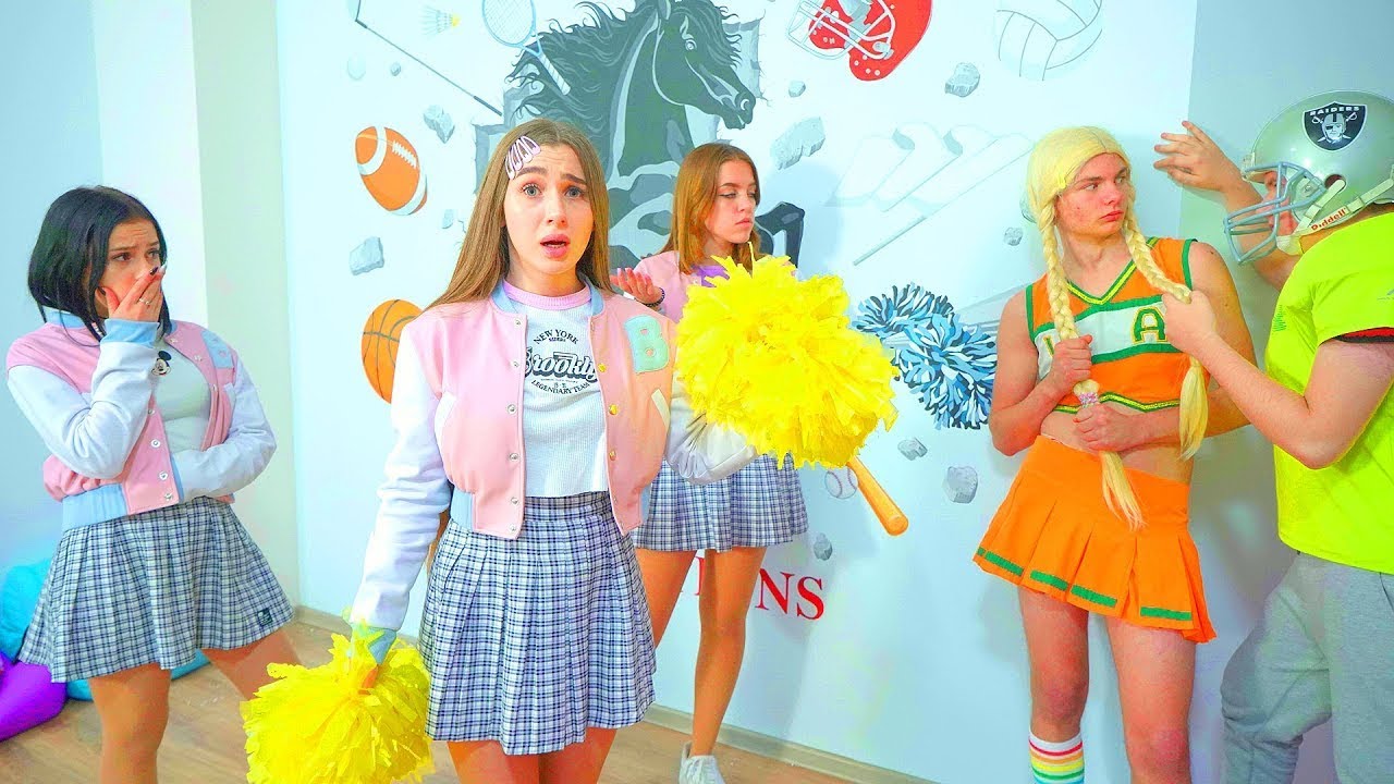 AR SMILE TAPO CHEERLEADER? Kas vyksta Dianos mokykloje?