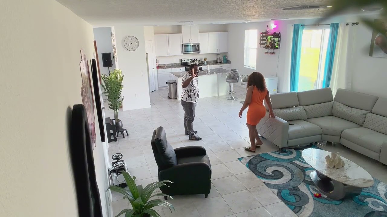 Soraya Deside pentire anndan salon an mauve Dave mande anraje li pa dako sa fè zen🙆‍♀️