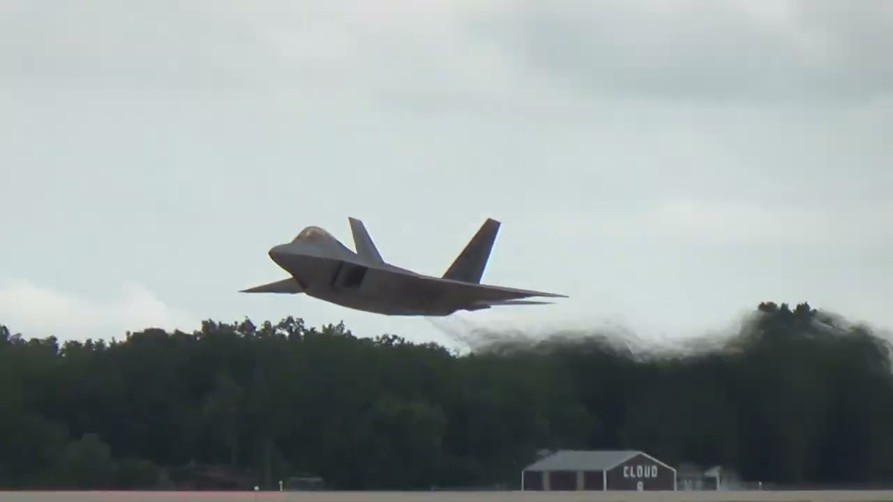 Raptor Demo Teaser! #aviation #aircraftspotting #osh24 #airshow #airventure #military