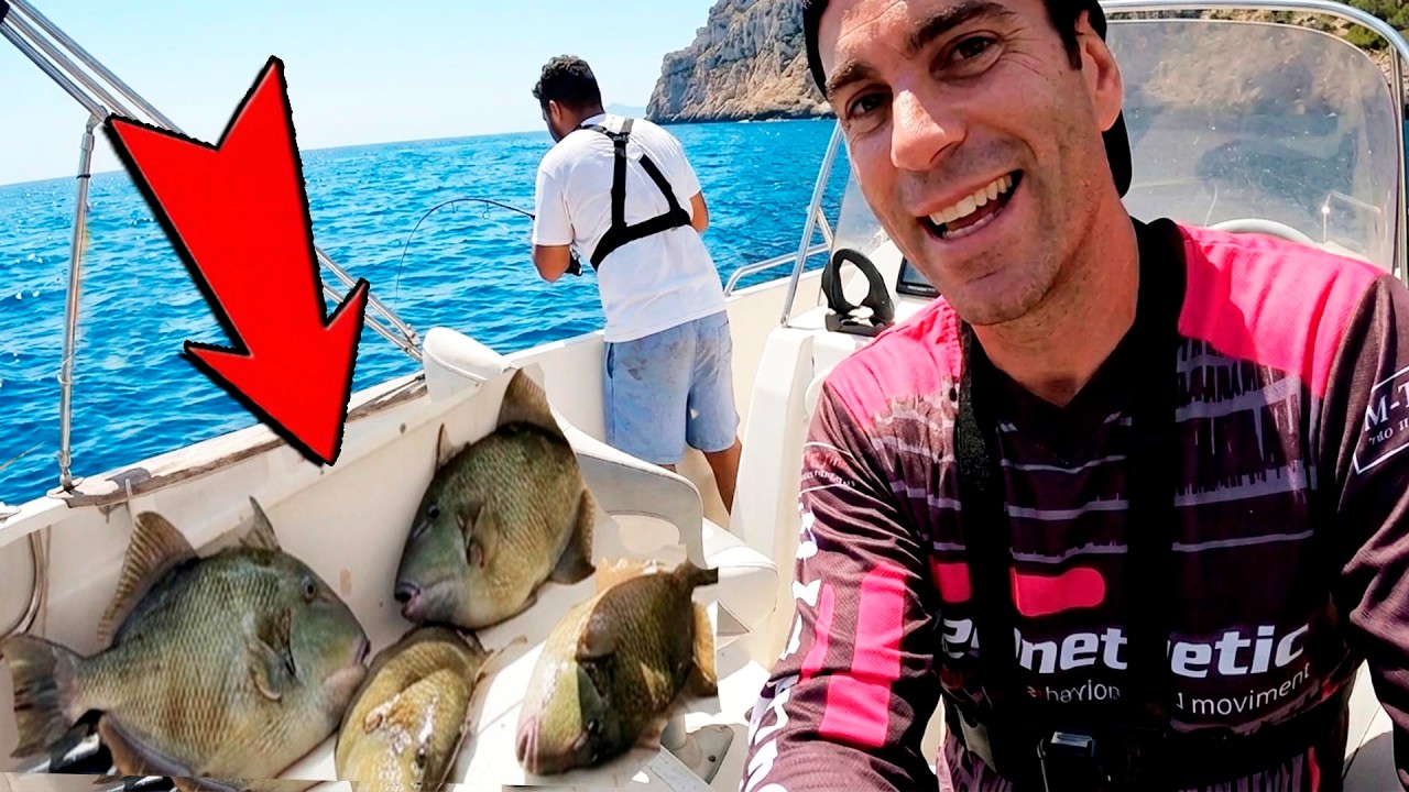 &iexcl;&iexcl;Este sito ESTA LLENO DE PECES de +3KG!! (Sacamos 13) Pesca en barca &iexcl;Se lio parda Dani!
