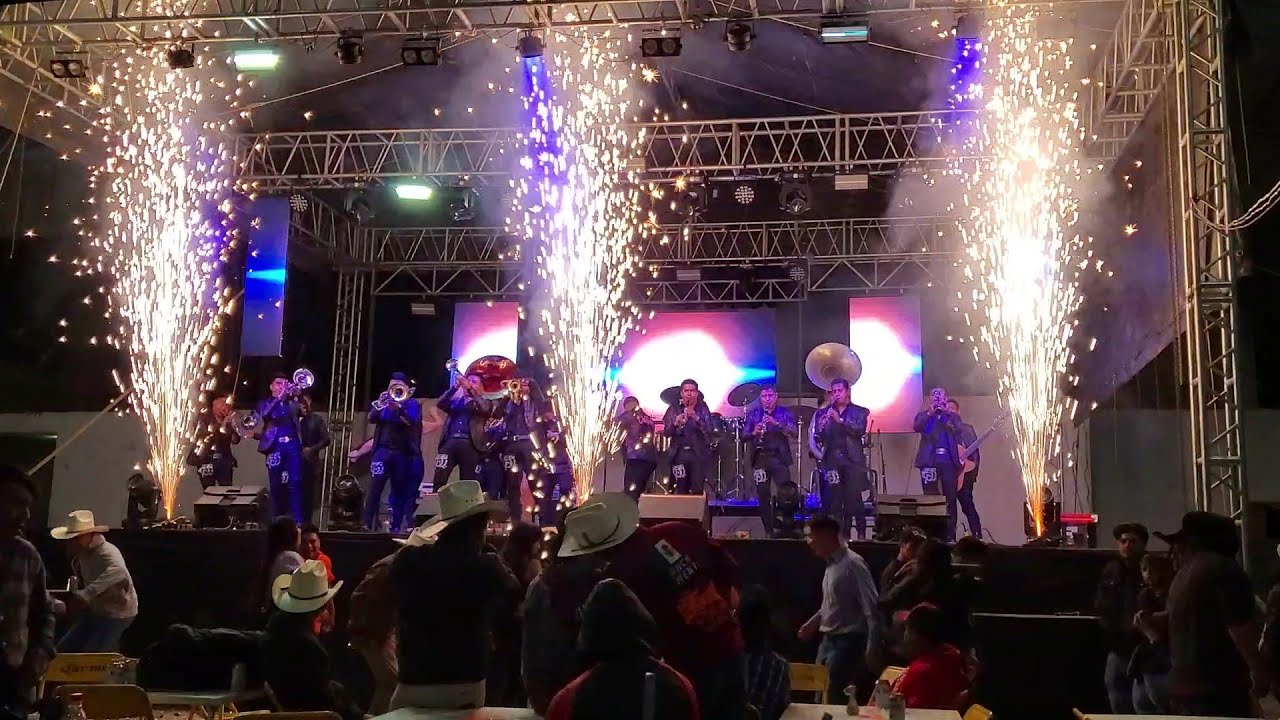 Banda Los OaxacapenS - Jaripeo Baile En Santiago Juxtlahuaca