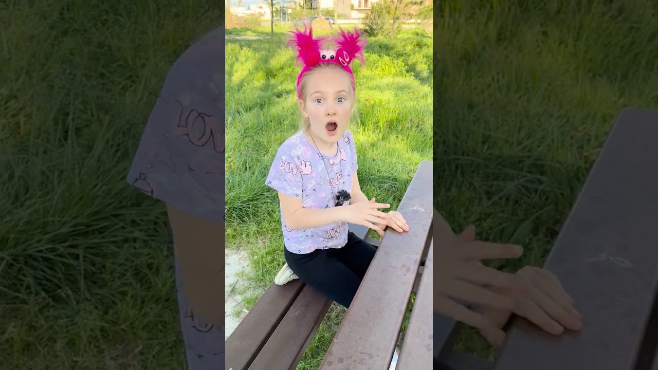How to open a Coca Cola correctly 🤫😳🤷🏻&zwj;♀️ #viralvideo #familyfastfive #lifehacks #trending