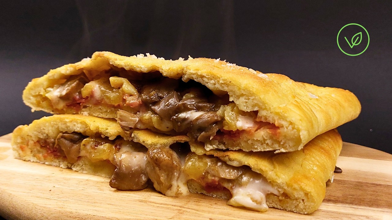 Pizza imbottita vegana stile Bonci con mozzarella, patate, funghi e speck
