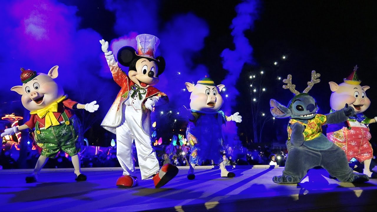Mickey, Stitch, 3 Little Pigs on Stage, Mickey's Dazzling Christmas Parade - Night, Disneyland Paris