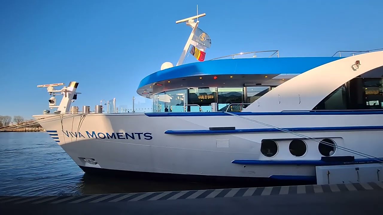 ANTWERPEN - VIVA MOMENTS-riviercruiseschip; L:135 m - B:11,4m 176 p. opendeurdag ZA. 24-01-2026 9u58