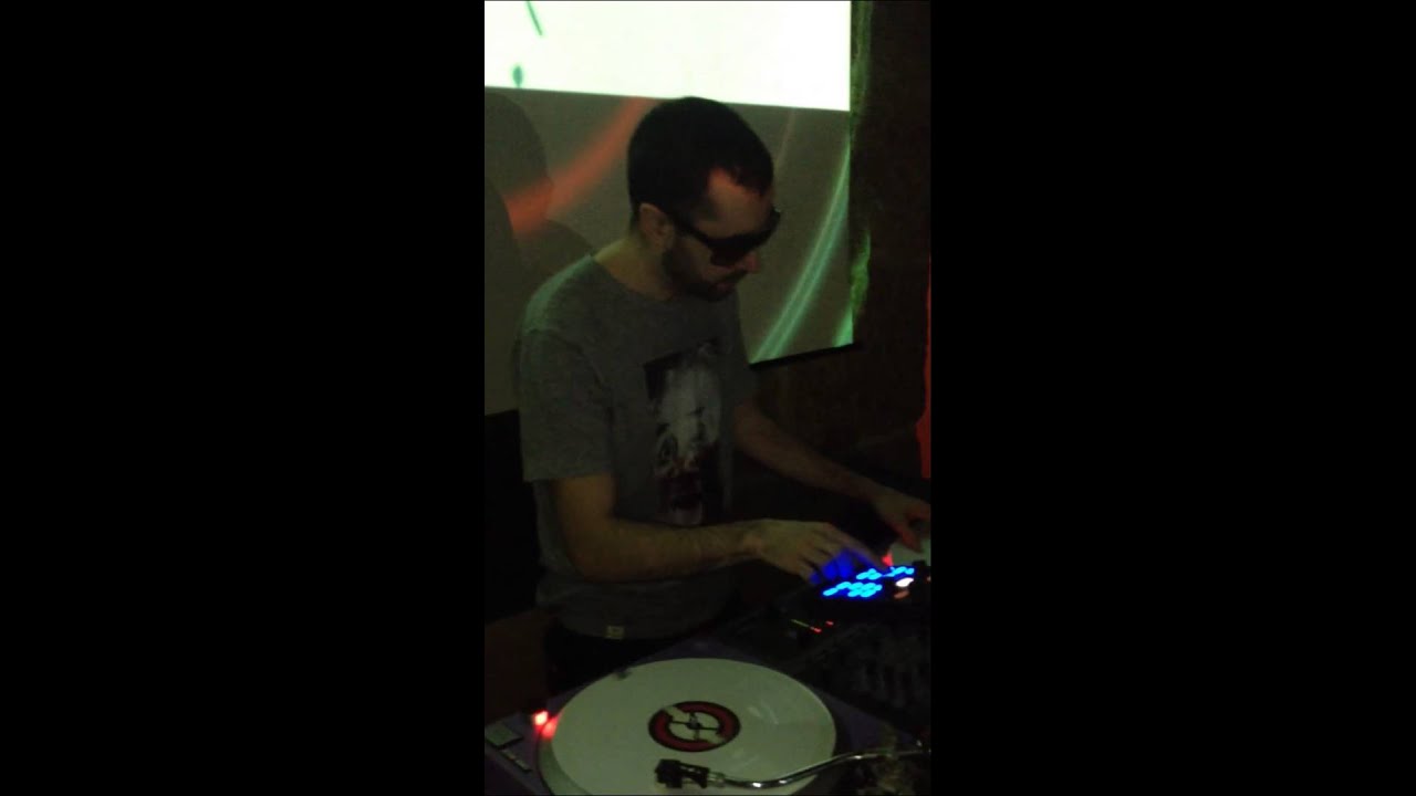 DjLaese at Twist & Shout club. O Grove (19/04/2014)