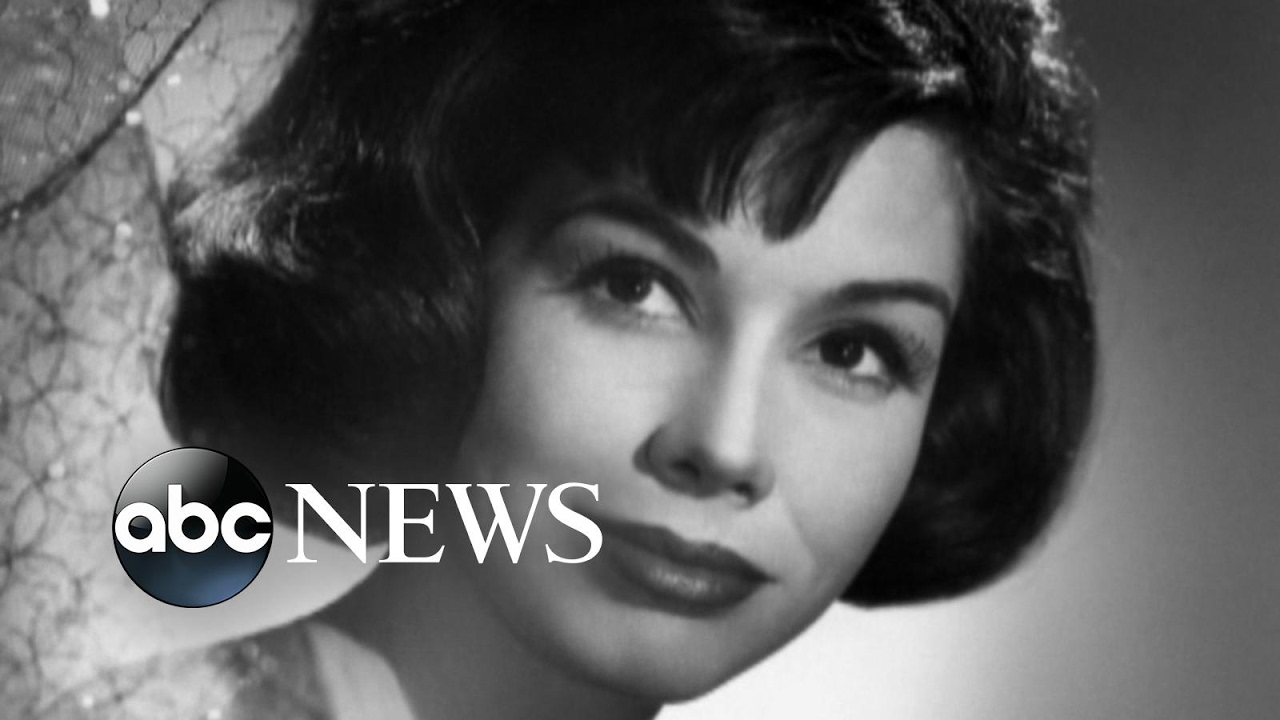Mary Tyler Moore, Star of 'The Mary Tyler Moore Show,' Dies at 80