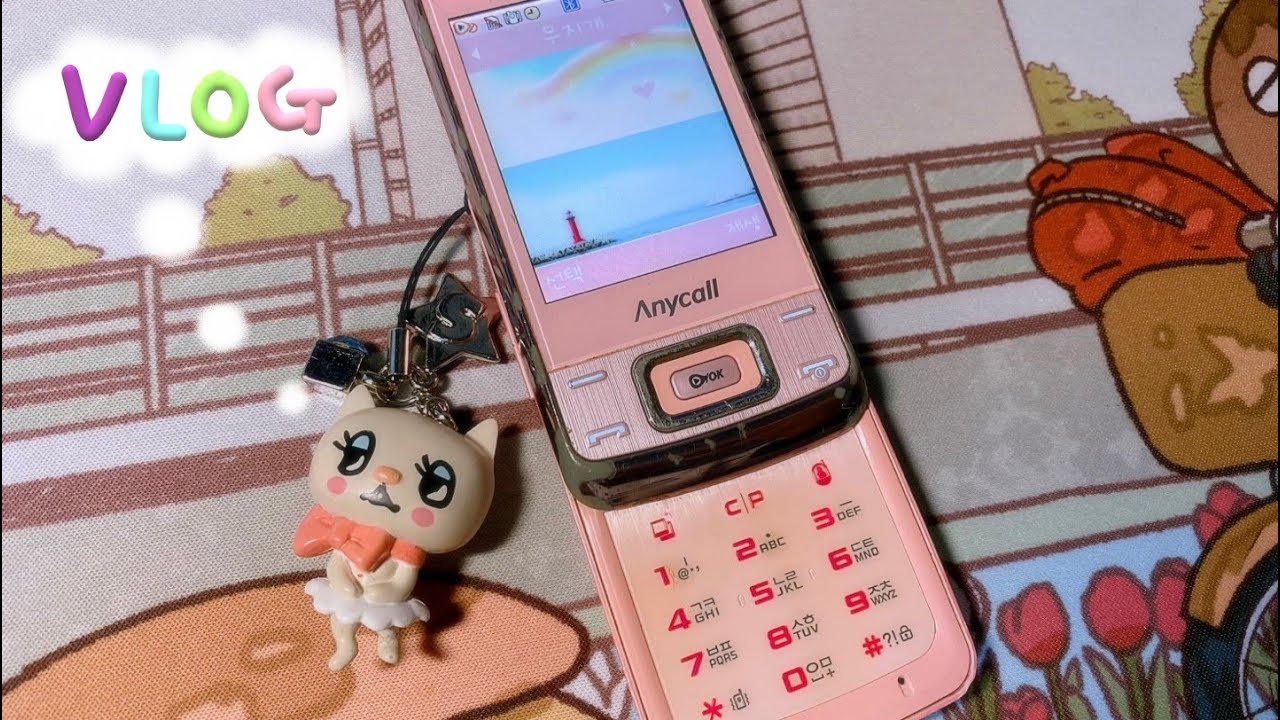 폴더폰vlog: 하얀고양이가 달린 딸기우유 핸드폰, 빈티지 자수 원피스, 텐텐북스 읽기, 왓츠인마이백