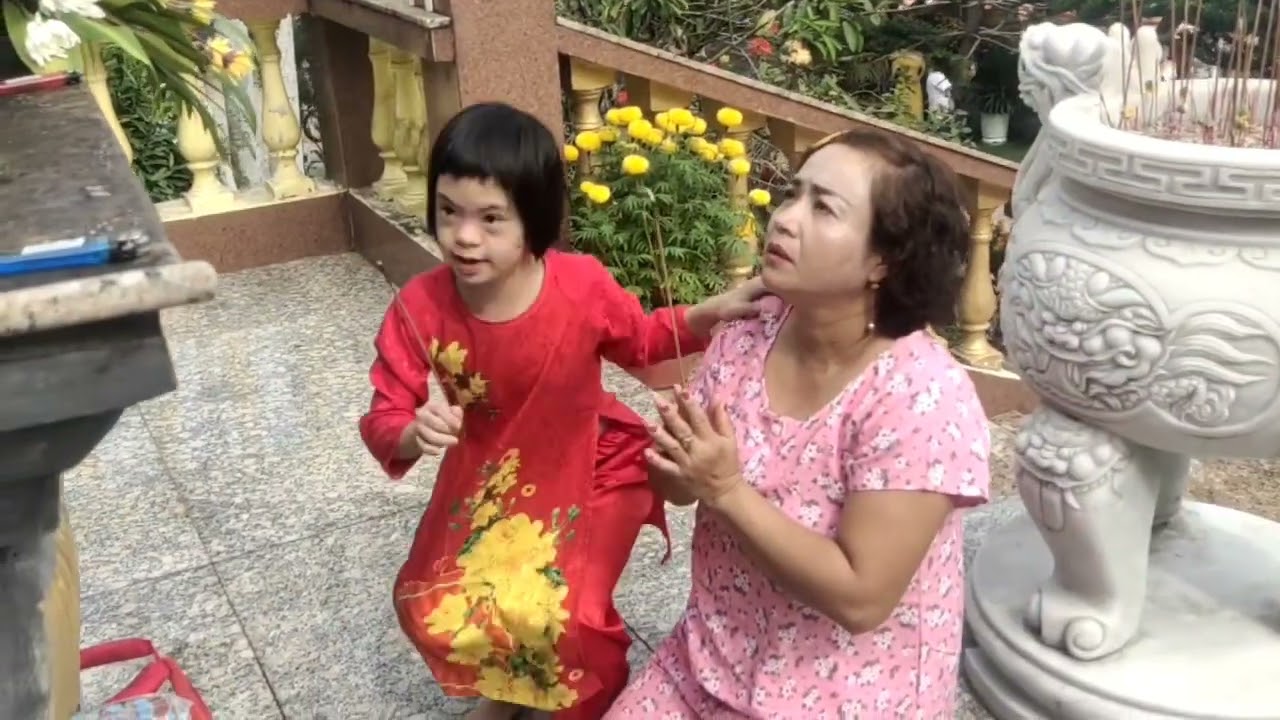Sáng mùng 1 xuyến lễ chùa hái lộc đầu năm