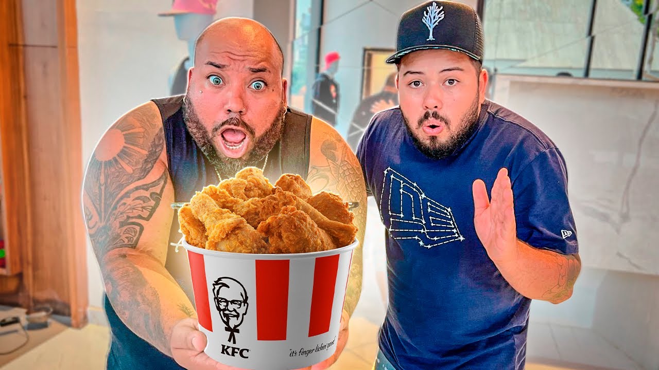 FIZ O BOTO COMER O MAIOR FRANGO DO KFC