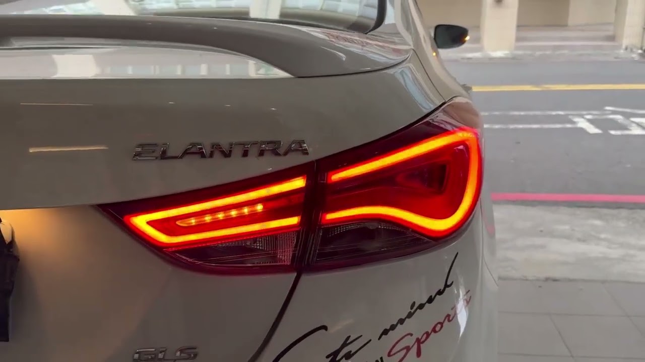 ELANTRA 12 韓版紅白光柱跑馬尾燈