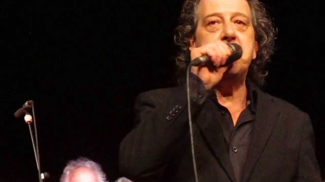 Giancarlo Romita zingt  'Amore Amore'.