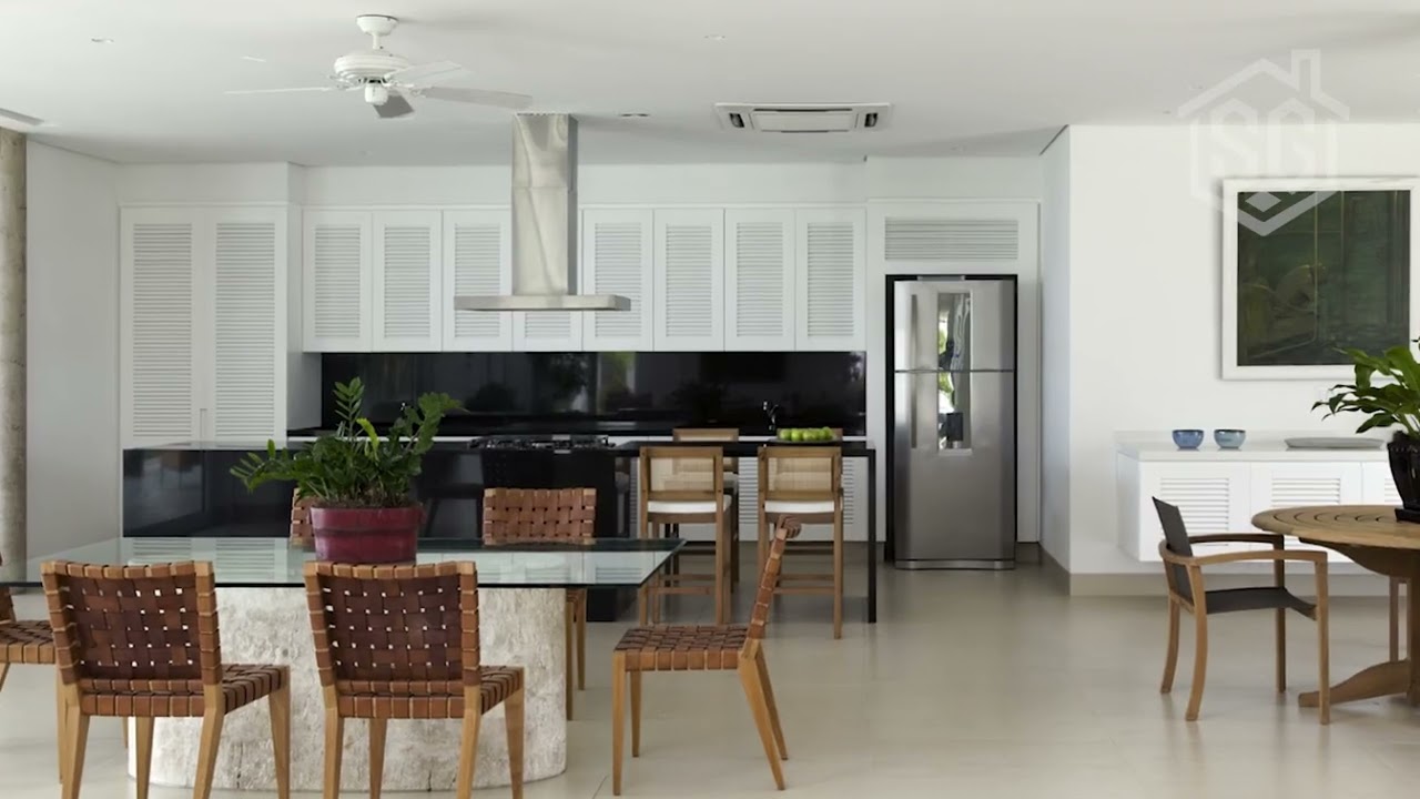 Mansão de Luxo com Heliponto Próximo e Duas Marinas