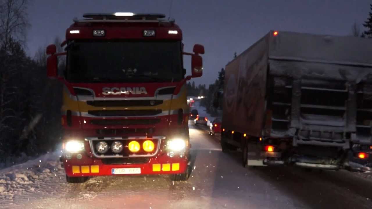 Lundbärgarna AB bärgar buss utanför Falun