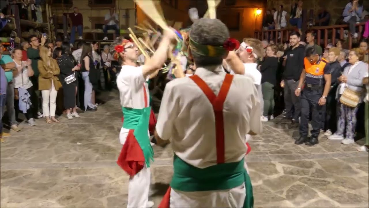 Actuación de los Danzantes de JARAÍZ DE LA VERA en la II Concentración de Danzantes de Jarandilla