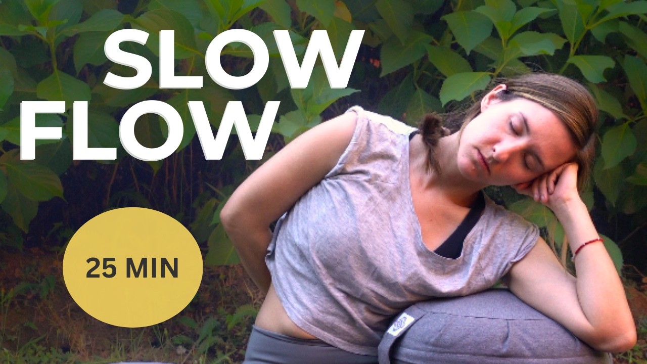 25 Min Gentle Yoga to Unwind | Sleepy Slow Flow