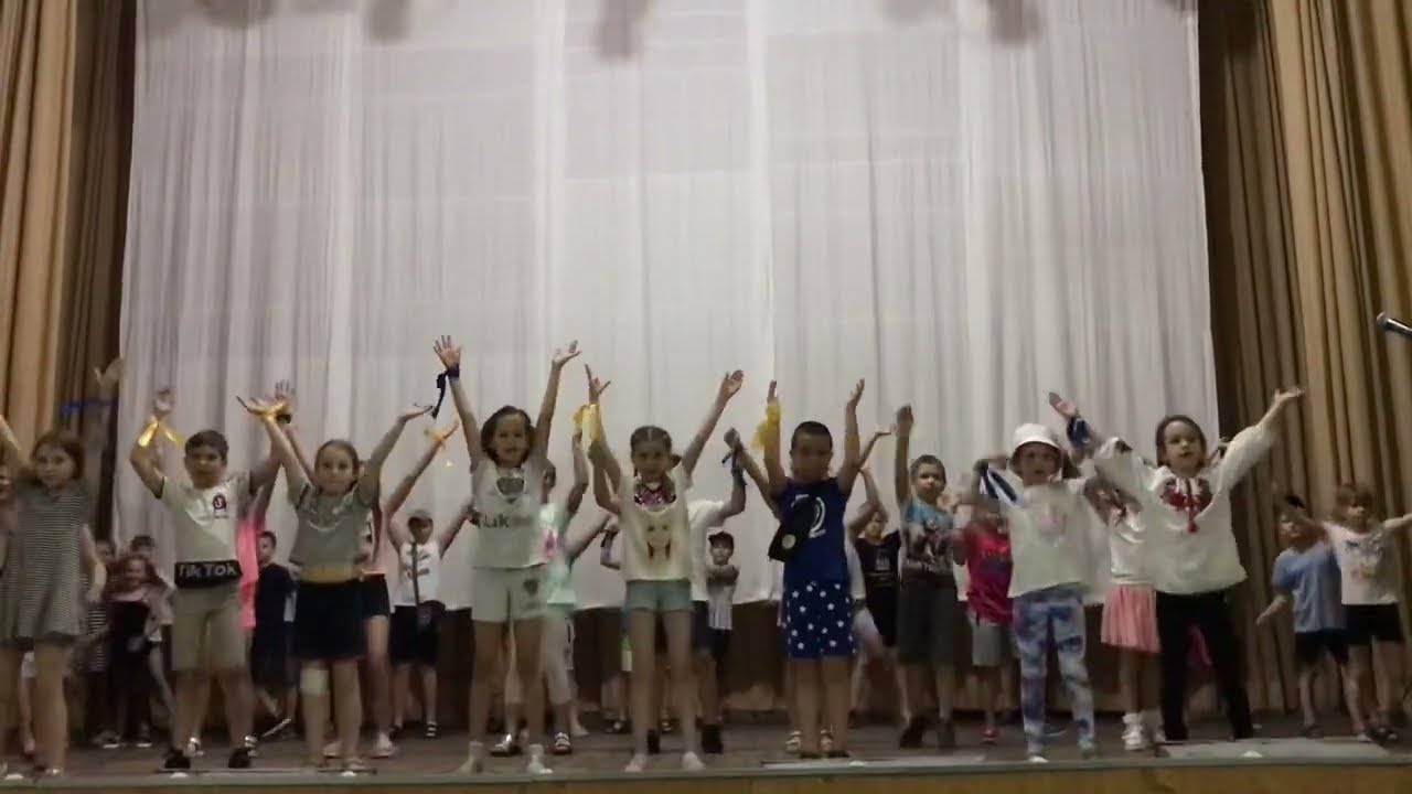Ой у лузі червона калина | Танцюють діти
