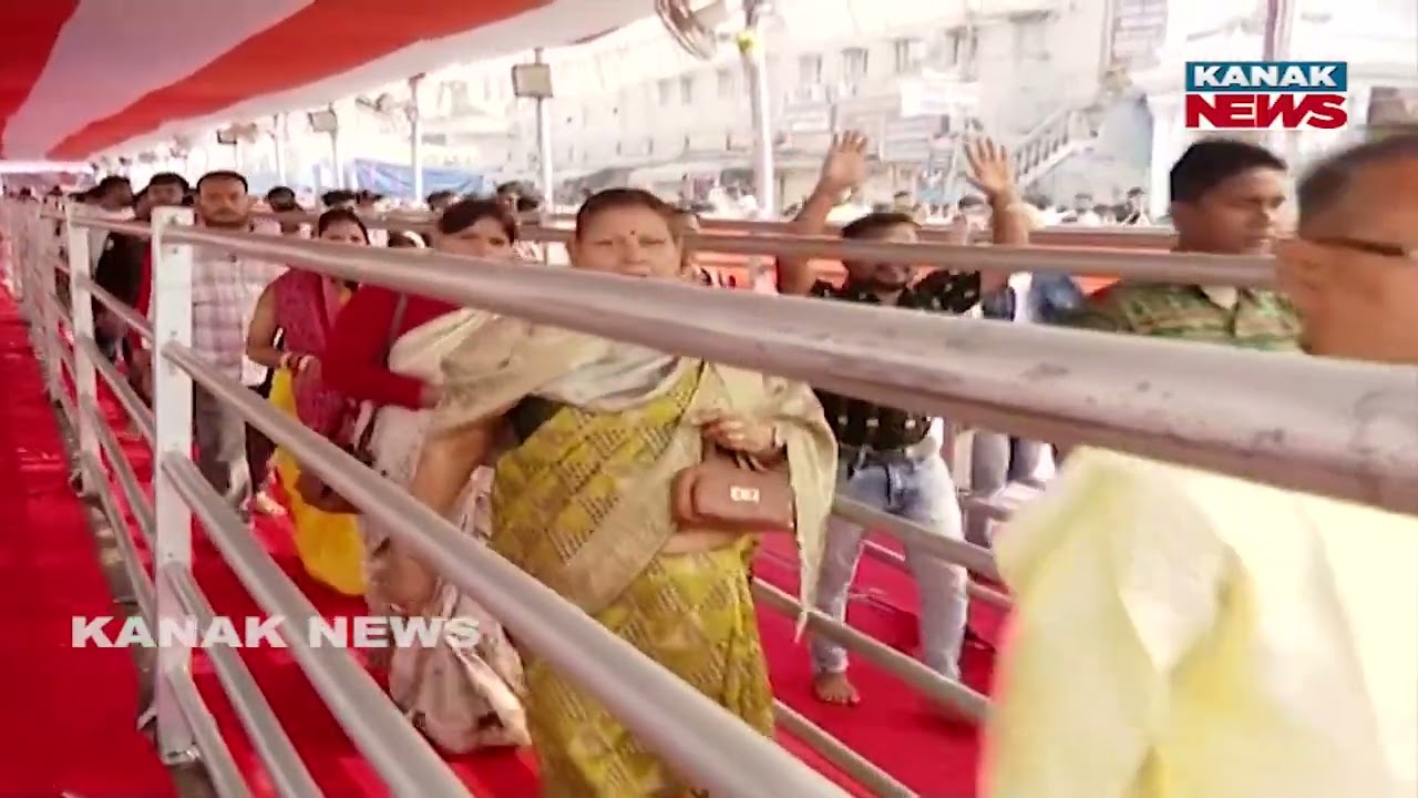 New Year Rush: Puri Sees Unprecedented Crowd of Devotees at Jagannath Temple