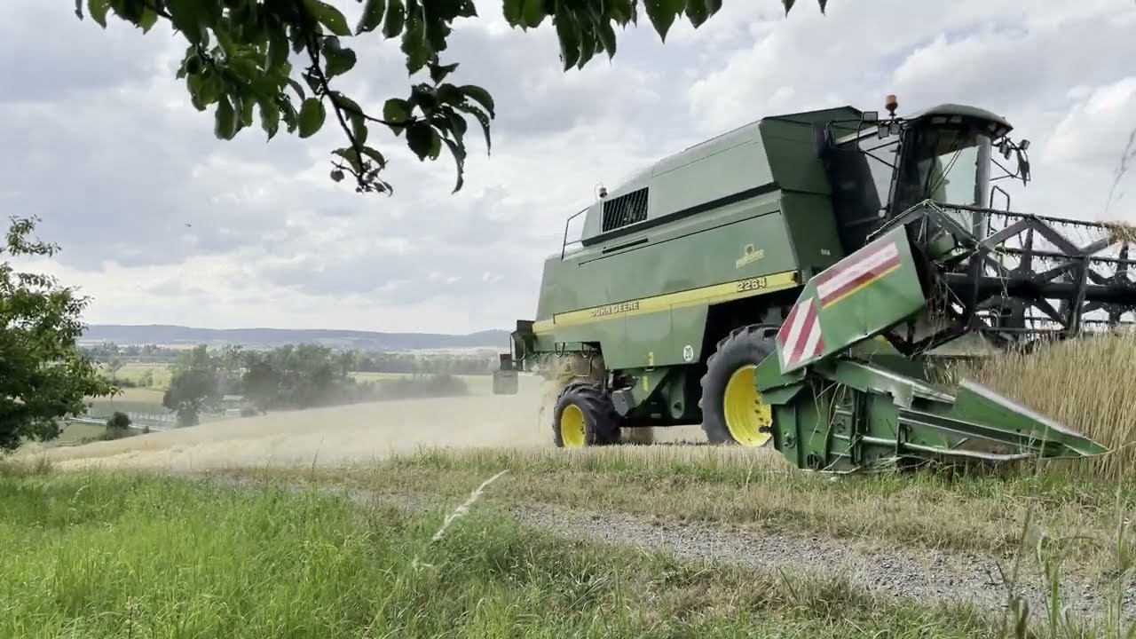 Dreschen am Hang - John Deere 2264