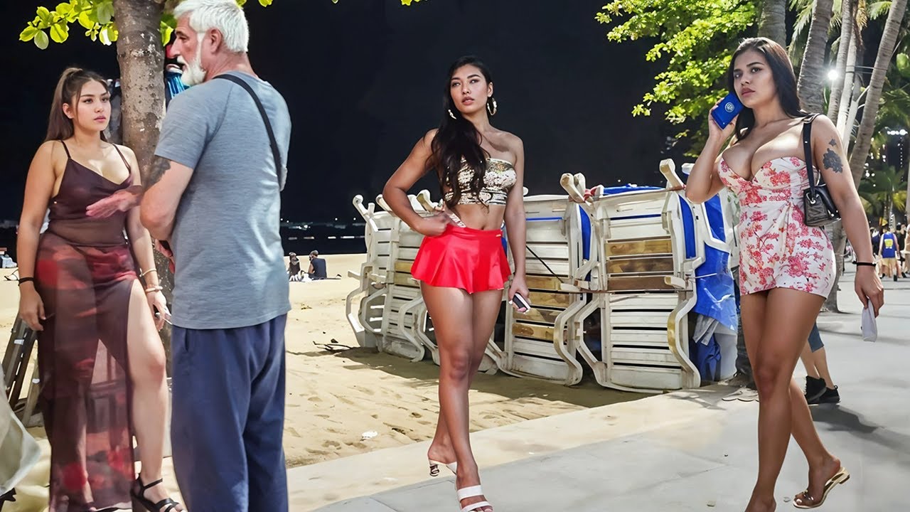 Beach Road. Unbelievable walk. Freelancers. 2025. Pattaya Through My Lens.